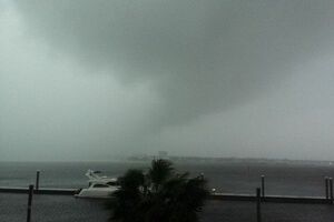 Торнадо привел к разрушениям