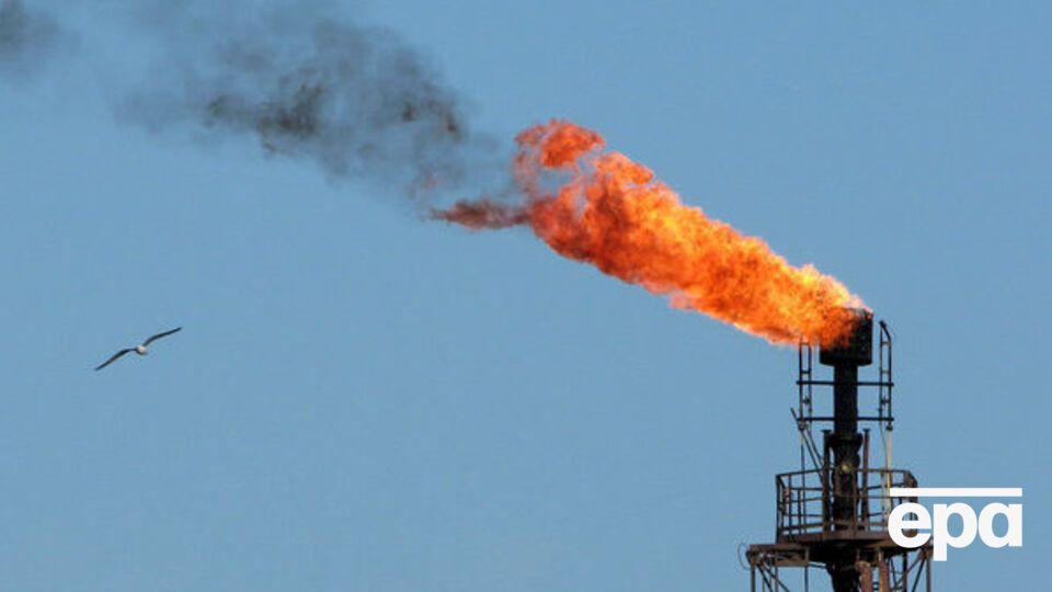 Нефть дорожает на первых в 2017 году торгах