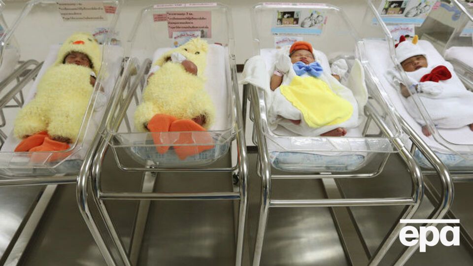 Новорожденные родились в разные годы, но с разницей в 10 минут