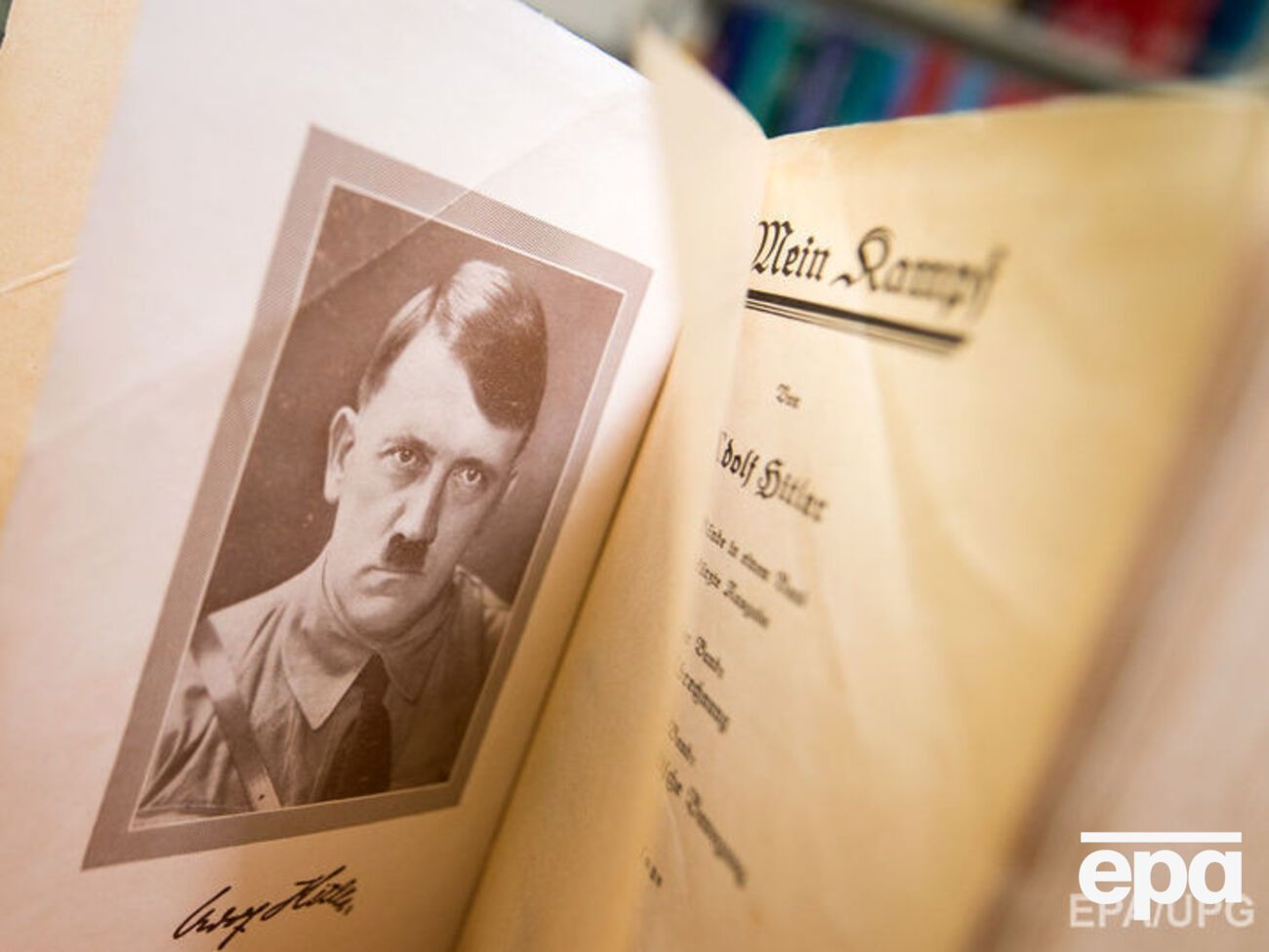 Переизданная с комментариями историков книга стала бестселлером