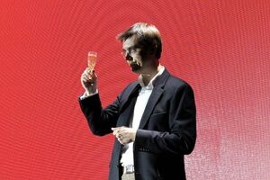 Омелян призвал перезахоронить в Украине выдающихся украинцев