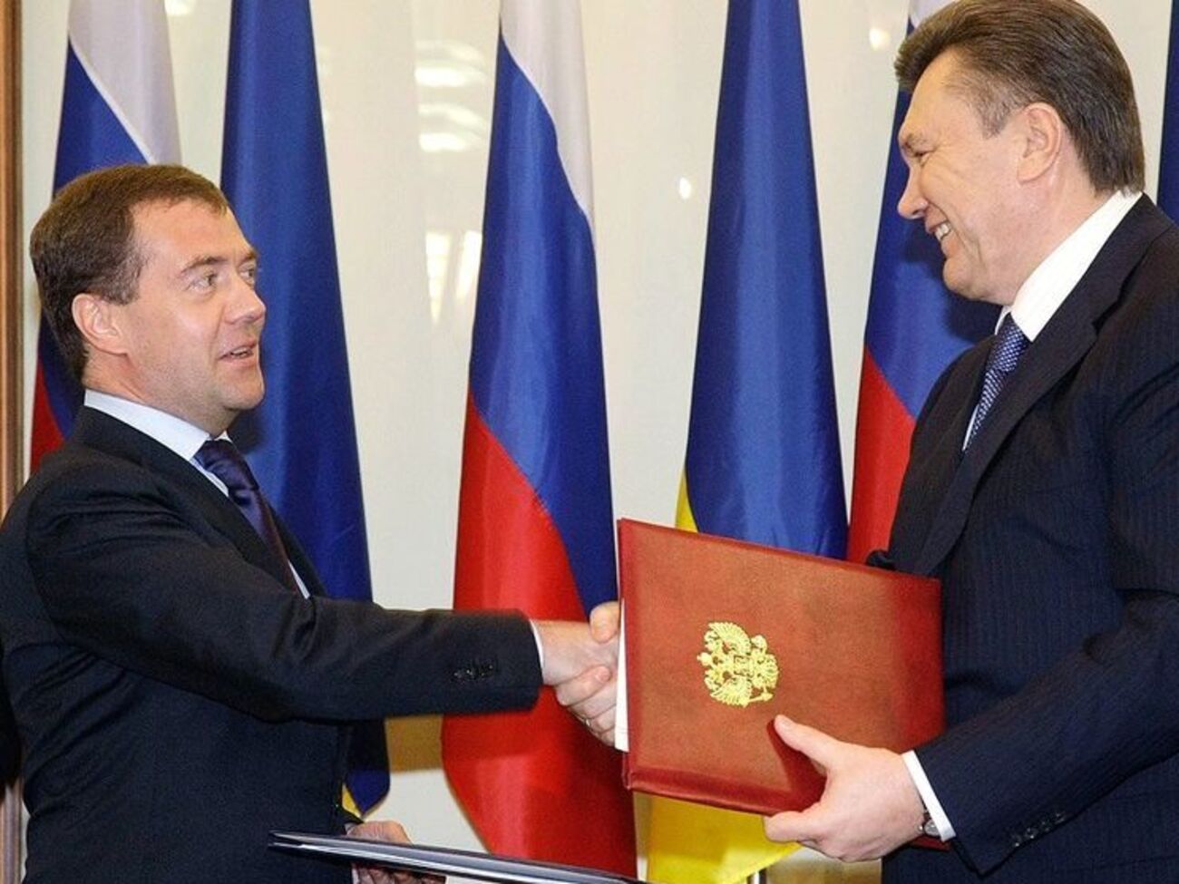 Медведев и Янукович подписали Харьковские соглашения в апреле 2010 года