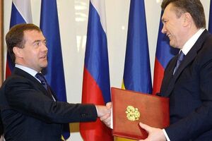 Медведев и Янукович подписали Харьковские соглашения в апреле 2010 года
