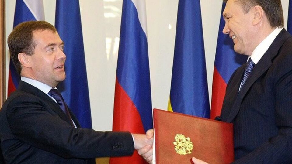 Медведев и Янукович подписали Харьковские соглашения в апреле 2010 года