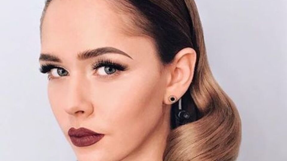 Санина: Даньке год и два. Любит бегать, машинки и "Ноев ковчег", ав-ав любит больше, чем мяу, любит слушать Чуковского, сидеть в вигваме, швырять вещи, протирать пол и свои игрушки, виммельбухи рассматривает и показывает животных