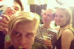 Горюк (на фото слева) планирует свадебное торжество в теплое время года