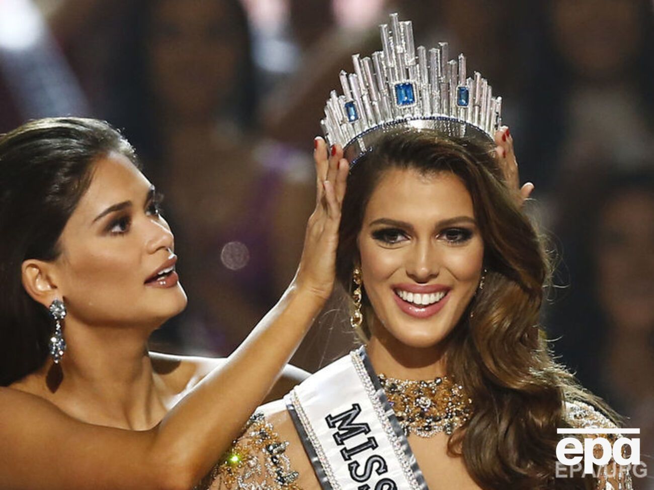 Француженка Ирис Миттенар завоевала корону "Мисс Вселенная"