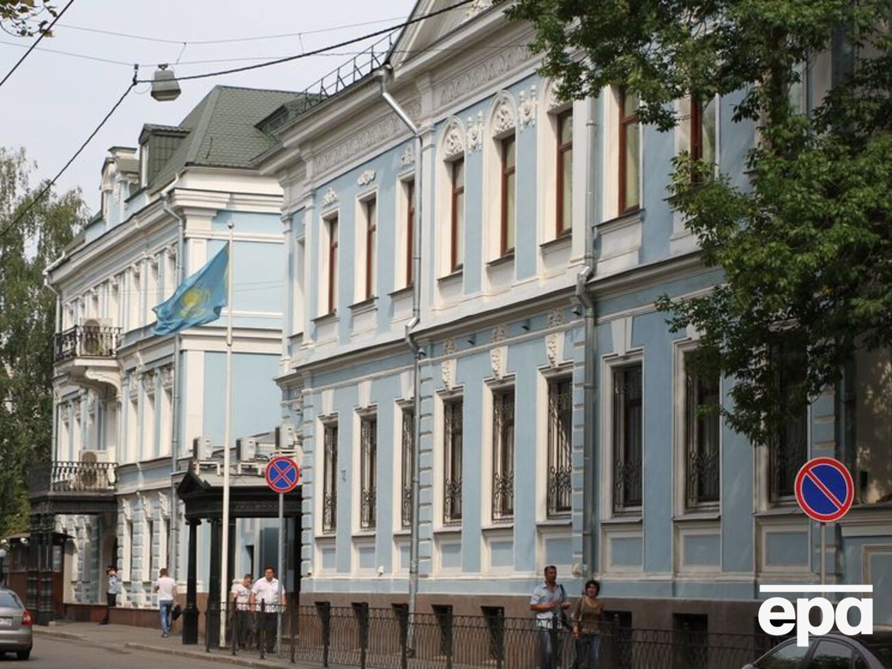 Посольство Казахстана в РФ может получить жалобу от соотечественников, работающих в Крыму