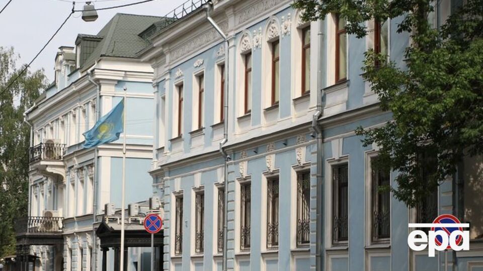 Посольство Казахстана в РФ может получить жалобу от соотечественников, работающих в Крыму