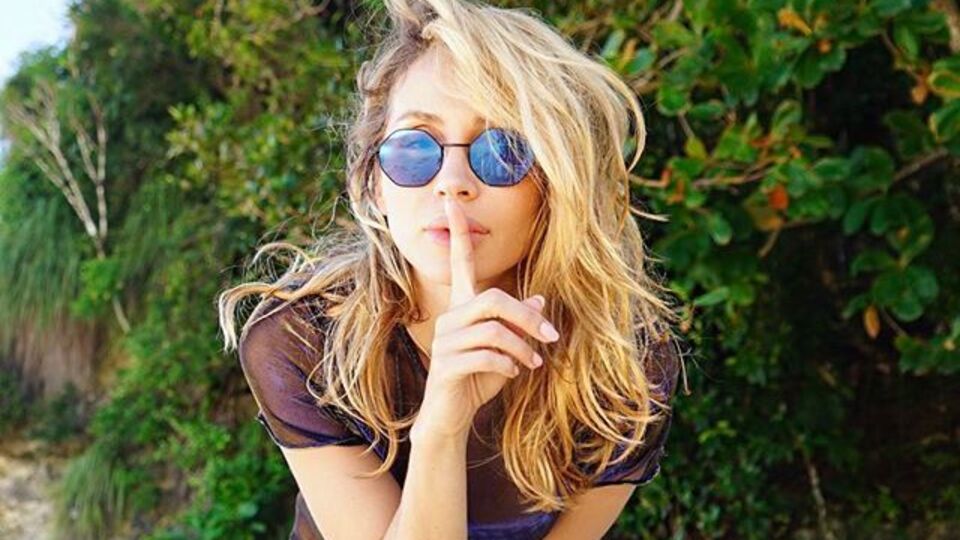 Loboda: Вспомнила, что эту часть Making Of "Твои глаза" я вам еще не показывала. Да, мы убили эту машину... Немного попрыгали по пустыне, и она подустала от нас