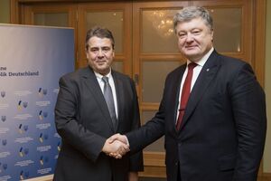 Порошенко пригласил Габриэля в Украину