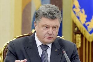 Порошенко вернулся из Германии, чтобы координировать меры по предотвращению гуманитарной катастрофы