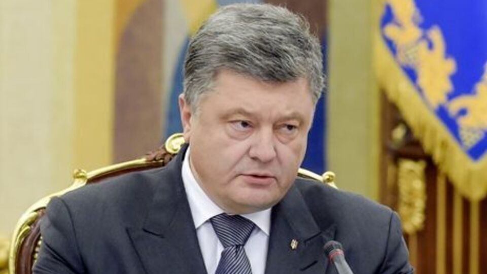 Порошенко вернулся из Германии, чтобы координировать меры по предотвращению гуманитарной катастрофы