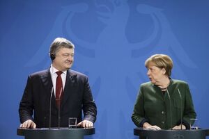 В Германии Порошенко и Меркель провели пресс-конференцию для представителей СМИ