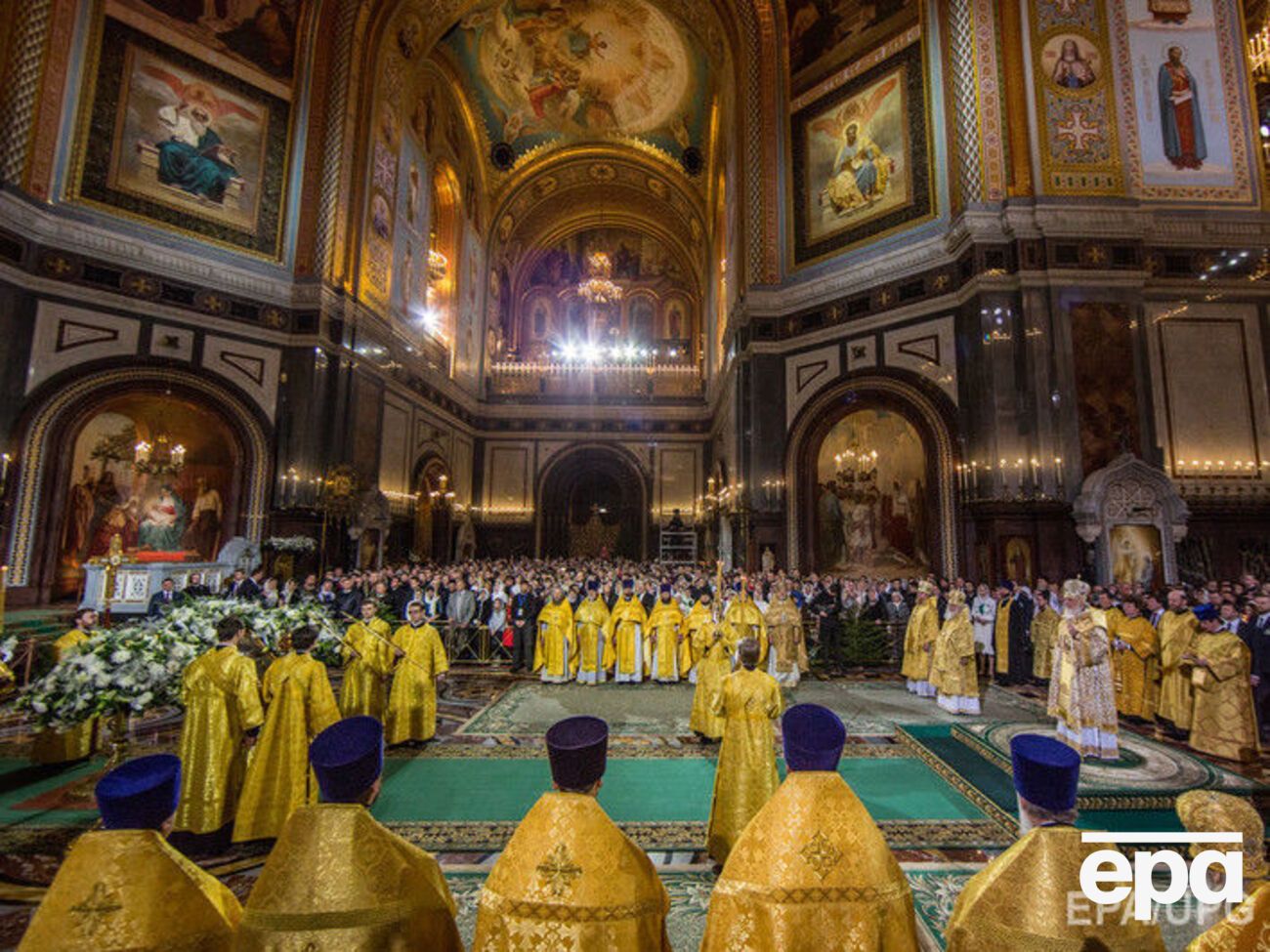 Варламов считает, что РПЦ стоит привлечь верующих с помощью декоммунизации