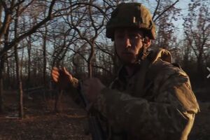 Солдат украинской армии Дмитрий Оверченко на позициях в Авдеевке в ноябре 2016 года
