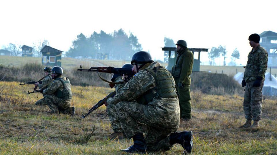 Где именно двое украинских военнослужащих получили ранения, в пресс-центре штаба АТО не уточнили