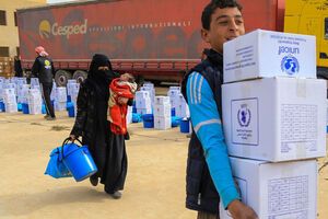 В восточные районы города поступает гуманитарная помощь