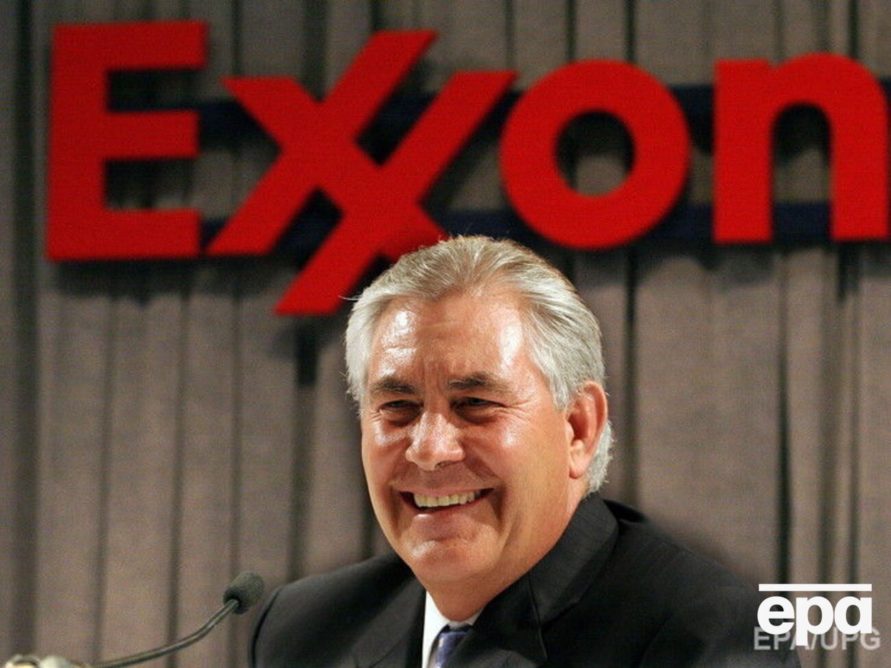 Тиллерсону выплатят компенсацию за уход из компании