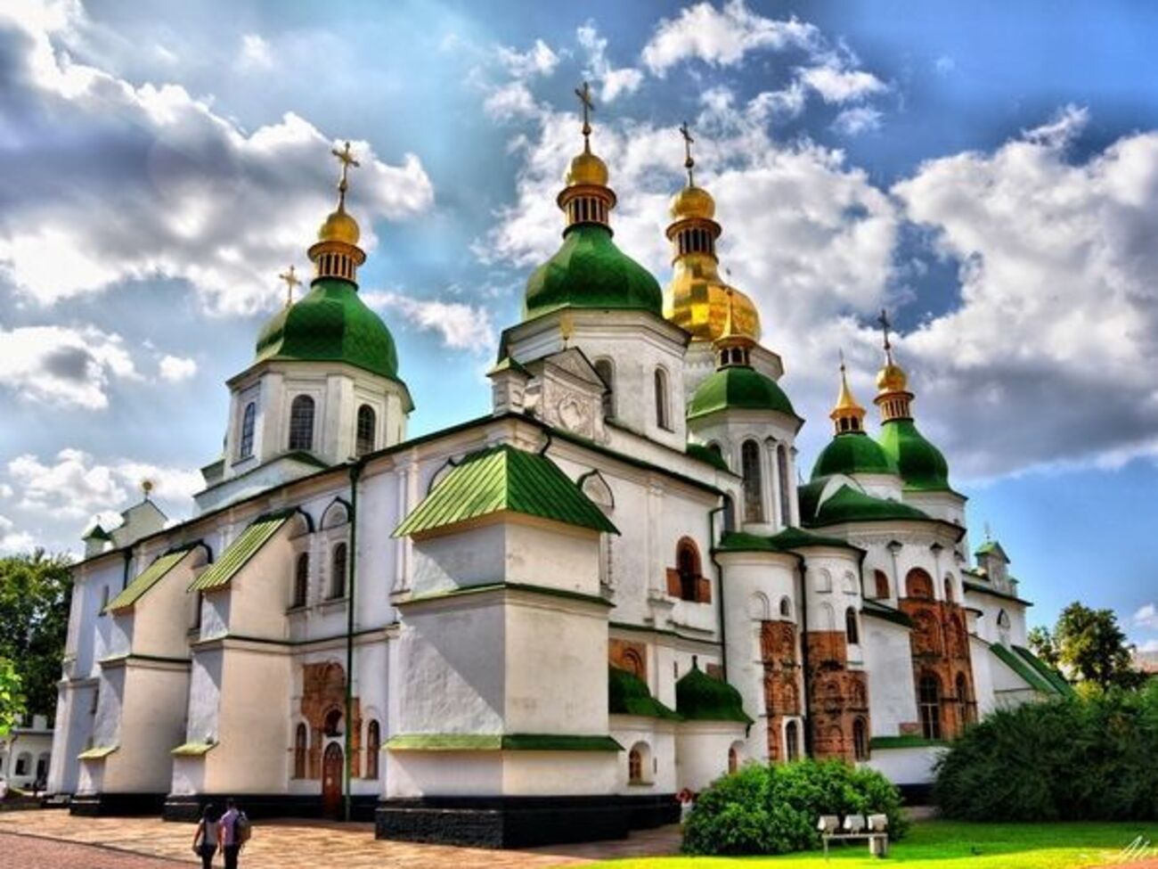 На стенах Софийского собора обнаружено около 7 тыс. граффити