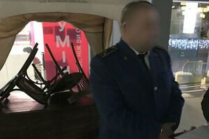 Чиновник наладил механизм вымогательства денег за несоздание искусственных препятствий во время таможенного досмотра багажа