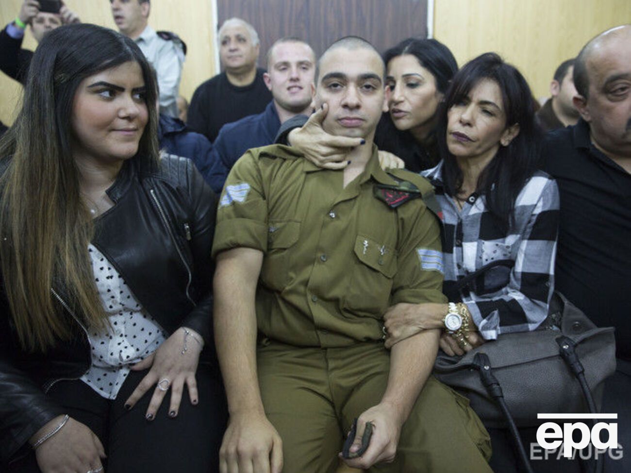 Азария в ожидании решения суда