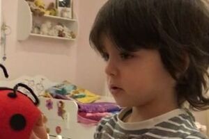 Мартин позирует в качестве модели
