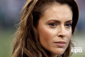 Милано показала фото дочки