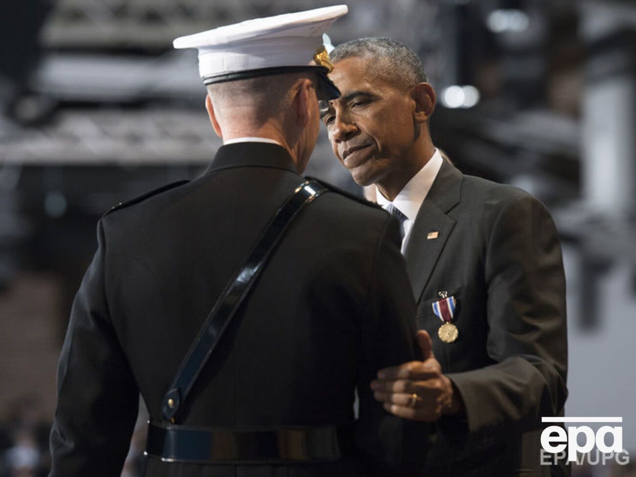 Обама призвал защищать родину без колебаний