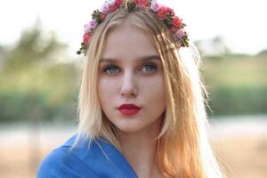 Девушка планировала сфотографировать стикеры на фоне "Донбасс-Арены"