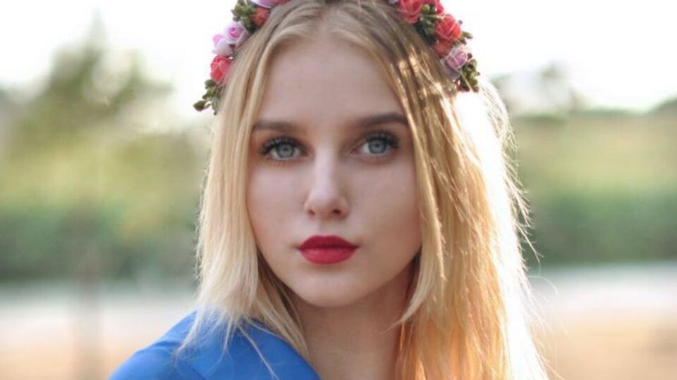 Девушка планировала сфотографировать стикеры на фоне "Донбасс-Арены"