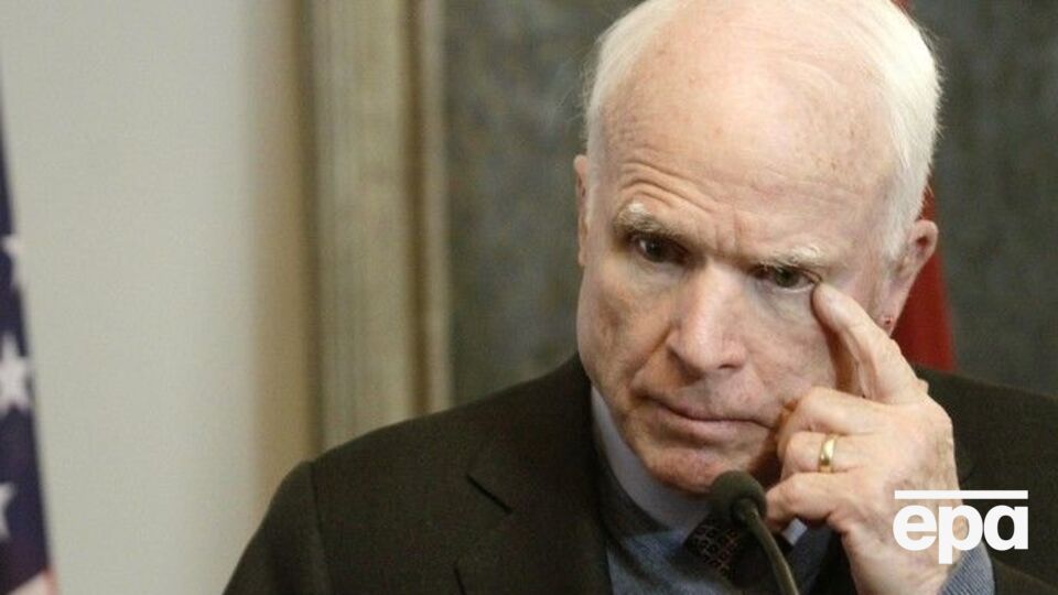 Маккейн: Нас не должно удивлять, если Владимир Путин начнет думать, что ему позволено безнаказанно вести и более серьезные кибератаки против США, когда он заплатил столь небольшую цену за вторжение в Украину