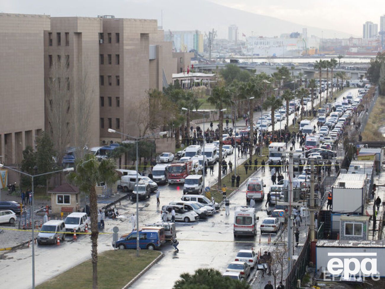 Взрыв произошел сегодня днем возле суда в Измире