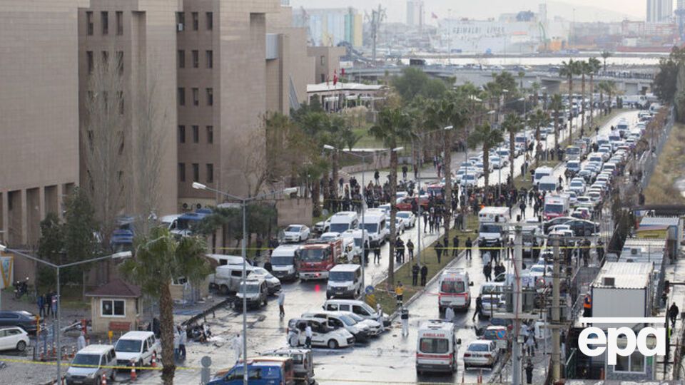 Взрыв произошел сегодня днем возле суда в Измире