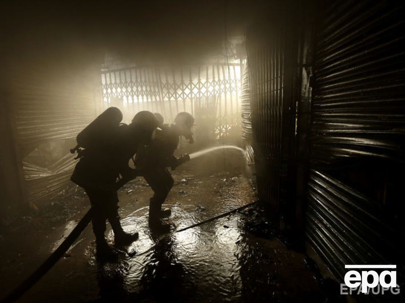 Спасателям удалось потушить пожар к вечеру 5 января