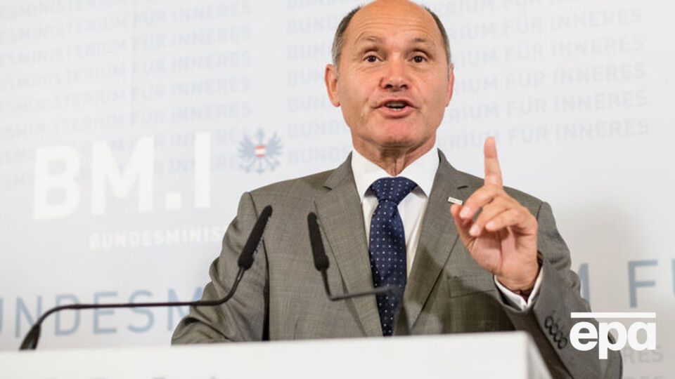 Глава МВД Австрии объявил о продлении пограничного контроля