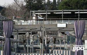 Клуб находится в Стамбуле на берегу реки Босфор