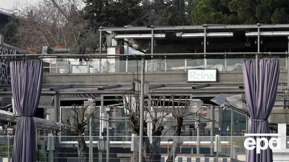 Клуб находится в Стамбуле на берегу реки Босфор