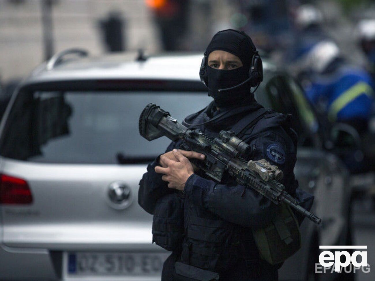 Уже после парижских терактов полиция обнаружила, что на компьютерах Салаха и Брахима, изъятых в феврале 2015 года, была информация о их связях с другими потенциальными террористами