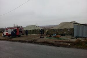 Пункты обогрева представляют собой военные палатки, в которых могут находиться около 25–20 человек