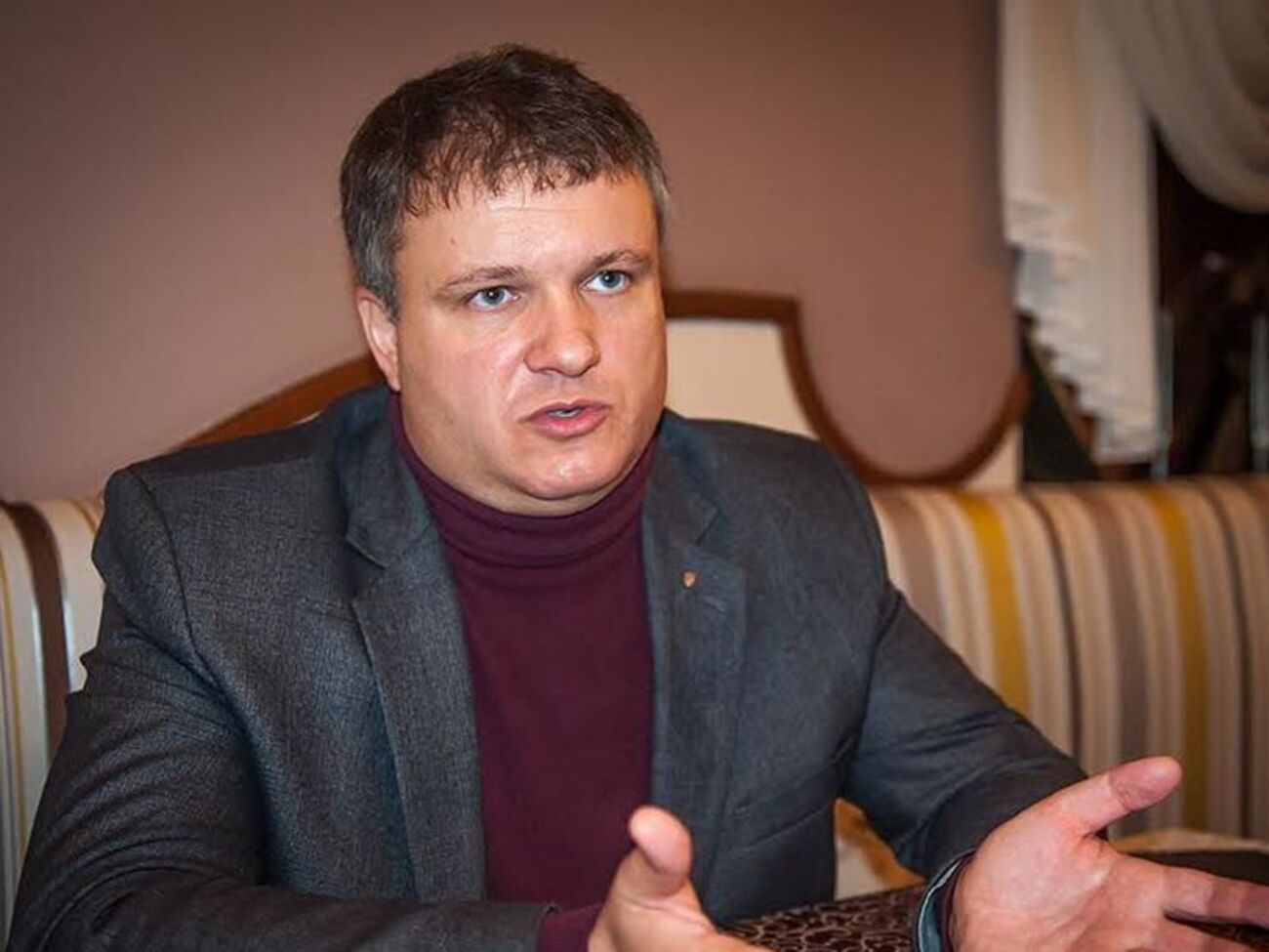 На должность главы Нацполиции претендуют около 20 человек, сообщил Варченко