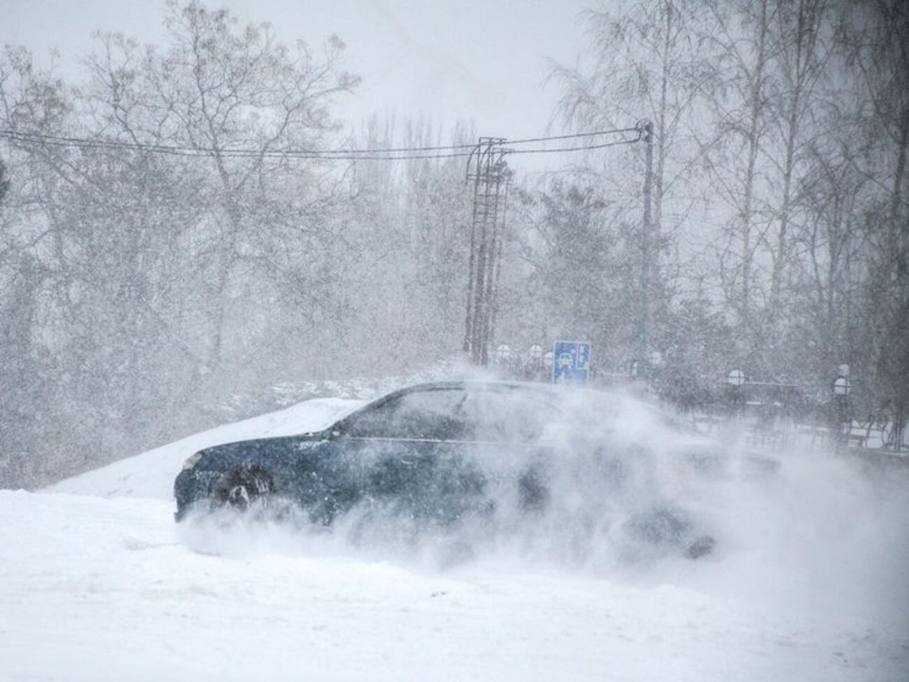 Южные области Украины накрыли метели. Фоторепортаж