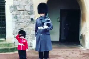 Мама мальчика рассказала, что ее сын растет патриотом и любит королеву