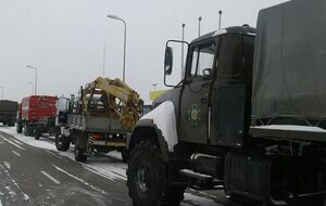 В Одесской области пограничники помогают вытаскивать автомобили из снега. Фоторепортаж