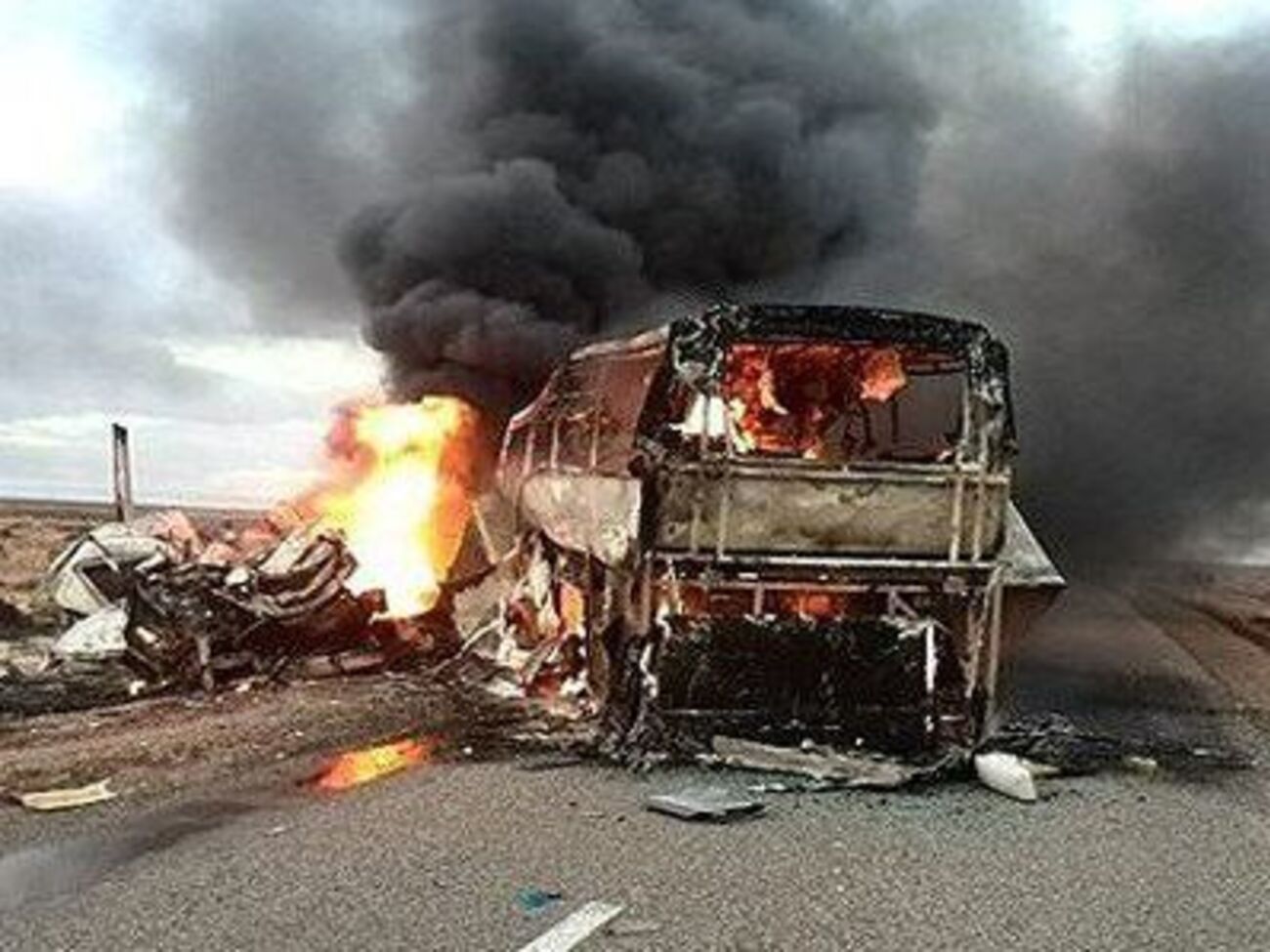 Столкнулись автобус и грузовик