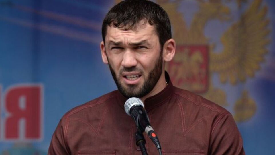 Спикер парламента Чечни Магомед Даудов призвал "вырвать пару клыков "мудрости" журналисту