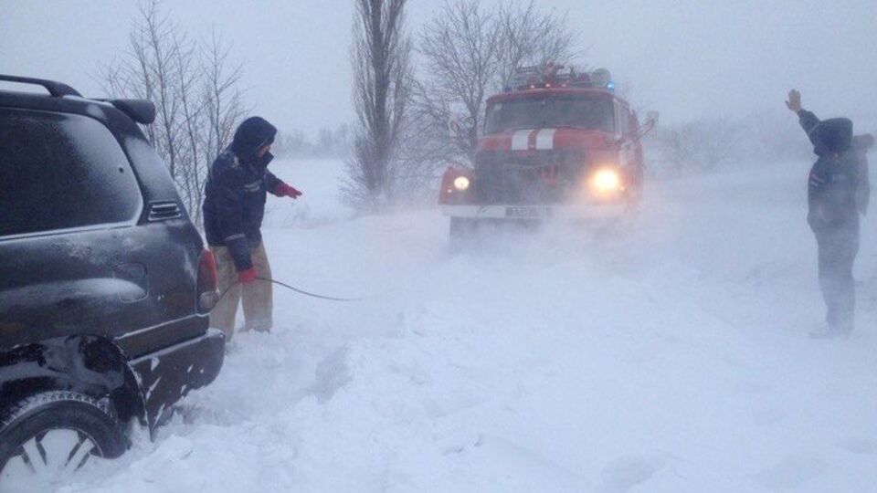 Из-за непогоды движение автотранспорта ограничено в Одесской, Николаевской, Херсонской, Кировоградской и Днепропетровской областях