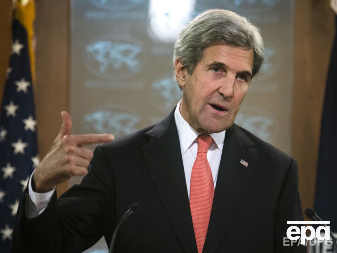 Керри надеется, что новая администрация США не будет делать важных заявлений в Twitter