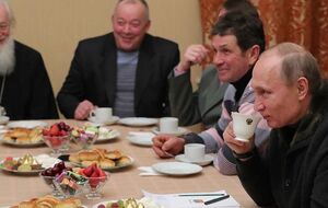 В Кремле показали, как Путин праздновал Рождество в компании "простых рыбаков"