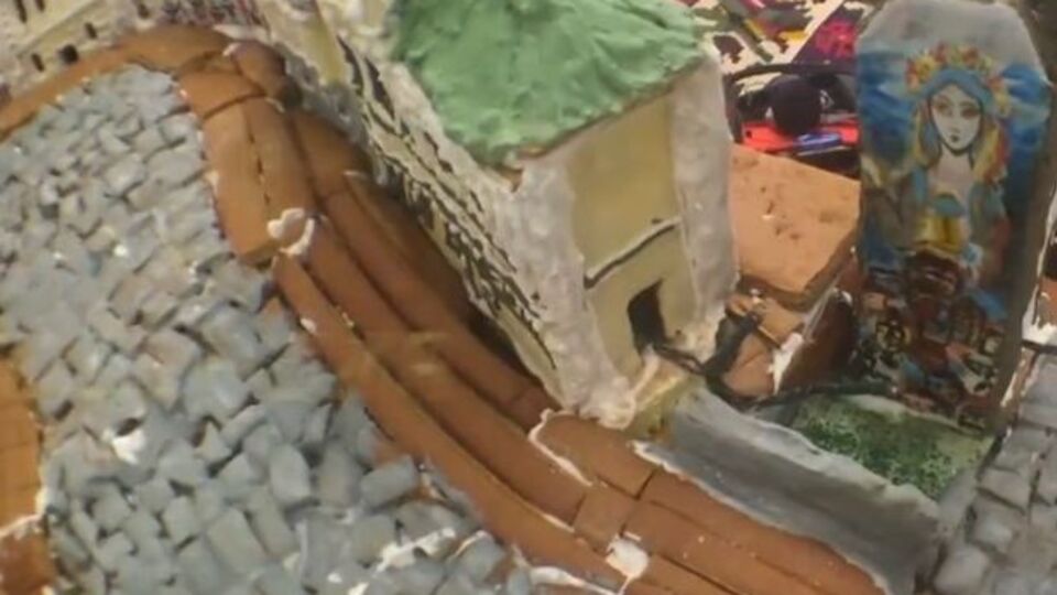 Жена американского дипломата испекла копию Андреевского спуска из печенья